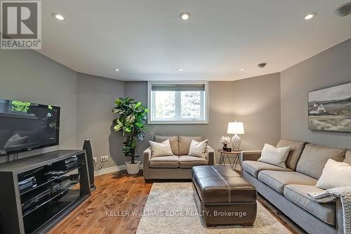 1407 Bayshire Drive, Oakville, ON - Indoor Photo Showing Living Room