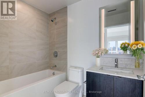 Lph3 - 270 Dufferin Street, Toronto, ON - Indoor Photo Showing Bathroom