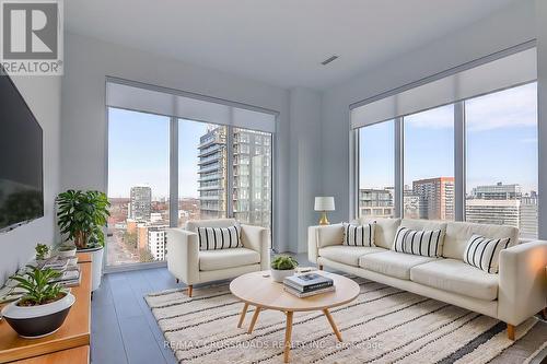 Lph3 - 270 Dufferin Street, Toronto, ON - Indoor Photo Showing Living Room