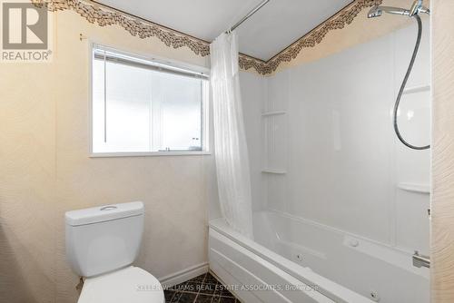 118 West 19Th Street, Hamilton, ON - Indoor Photo Showing Bathroom