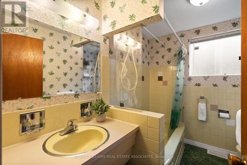 118 West 19Th Street, Hamilton, ON - Indoor Photo Showing Bathroom