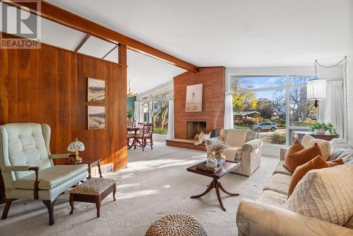 118 West 19Th Street, Hamilton, ON - Indoor Photo Showing Living Room