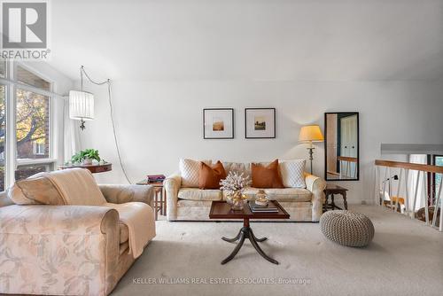 118 West 19Th Street, Hamilton, ON - Indoor Photo Showing Living Room