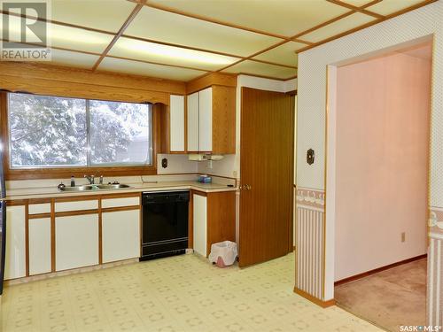 30 Deborah Crescent, Saskatoon, SK - Indoor Photo Showing Kitchen With Double Sink