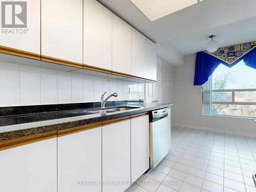 #625 - 7805 Bayview Avenue, Markham, ON - Indoor Photo Showing Kitchen With Double Sink