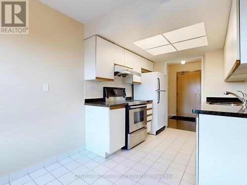 #625 - 7805 Bayview Avenue, Markham, ON - Indoor Photo Showing Kitchen With Double Sink