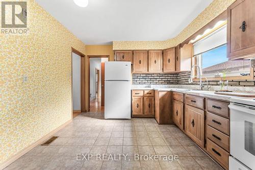 54 Swanhurst Boulevard, Mississauga, ON - Indoor Photo Showing Kitchen