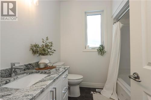 30 Noah Court, Sudbury, ON - Indoor Photo Showing Bathroom