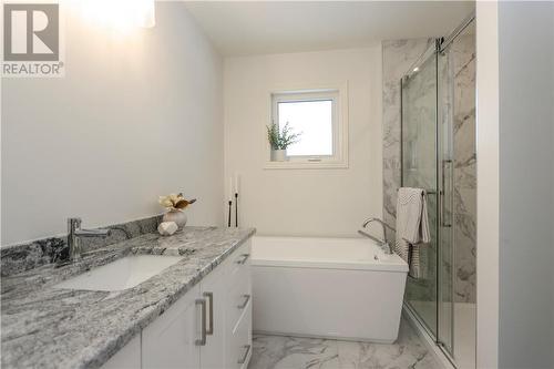 30 Noah Court, Sudbury, ON - Indoor Photo Showing Bathroom