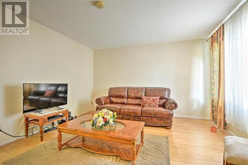 1567 Curry Avenue, Windsor, ON - Indoor Photo Showing Living Room