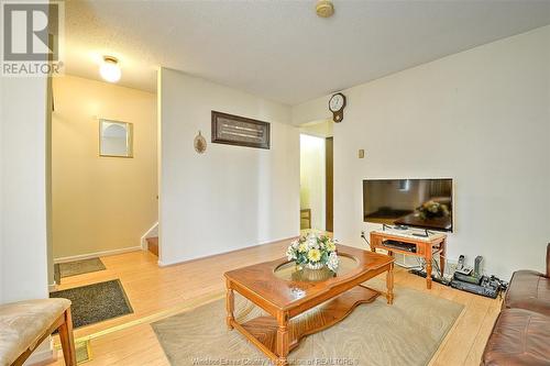 1567 Curry Avenue, Windsor, ON - Indoor Photo Showing Living Room