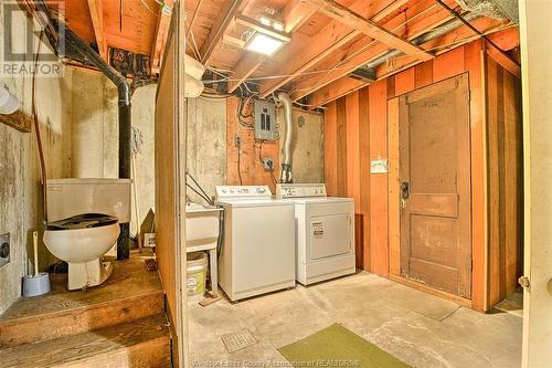 1567 Curry Avenue, Windsor, ON - Indoor Photo Showing Laundry Room