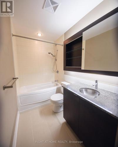 615 - 324 Laurier Avenue W, Ottawa, ON - Indoor Photo Showing Bathroom