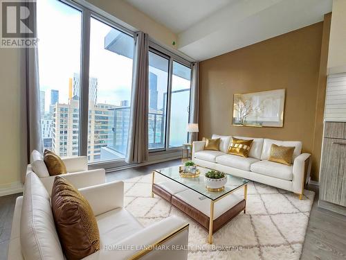 1428 - 251 Jarvis Street, Toronto, ON - Indoor Photo Showing Living Room