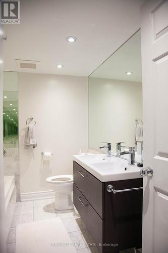 1601 - 33 University Avenue, Toronto, ON - Indoor Photo Showing Bathroom