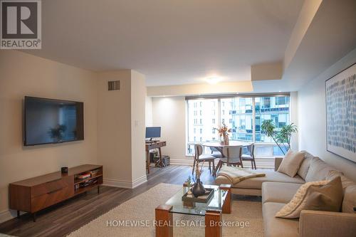 1601 - 33 University Avenue, Toronto, ON - Indoor Photo Showing Living Room