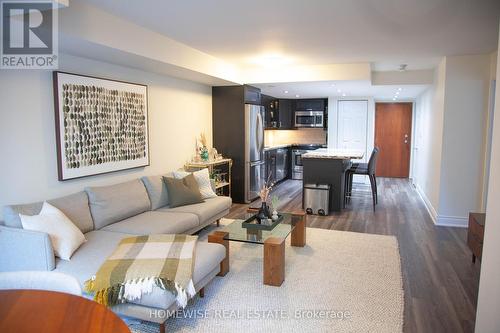 1601 - 33 University Avenue, Toronto, ON - Indoor Photo Showing Living Room