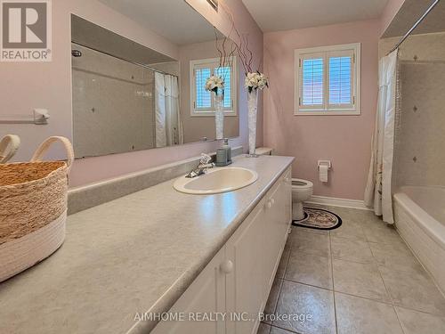 49 Pine Hollow Crescent, Vaughan, ON - Indoor Photo Showing Bathroom