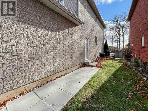 49 Pine Hollow Crescent, Vaughan, ON - Outdoor