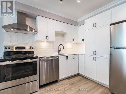 604 - 1270 Maple Crossing Boulevard, Burlington, ON - Indoor Photo Showing Kitchen With Upgraded Kitchen