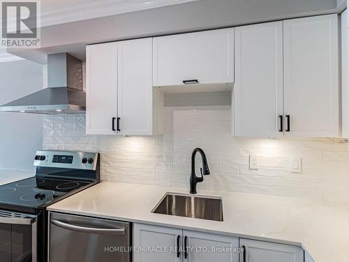 604 - 1270 Maple Crossing Boulevard, Burlington, ON - Indoor Photo Showing Kitchen