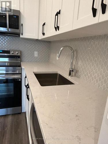 416 - 480 Gordon Krantz Avenue, Milton, ON - Indoor Photo Showing Kitchen