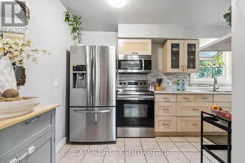 1010 Heather Street, Woodstock, ON - Indoor Photo Showing Kitchen