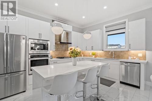 1337 Medway Park Drive, London, ON - Indoor Photo Showing Kitchen With Upgraded Kitchen