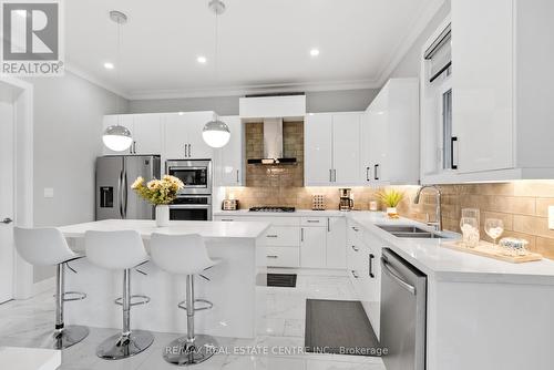 1337 Medway Park Drive, London, ON - Indoor Photo Showing Kitchen With Double Sink With Upgraded Kitchen