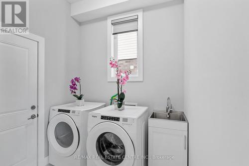 1337 Medway Park Drive, London, ON - Indoor Photo Showing Laundry Room