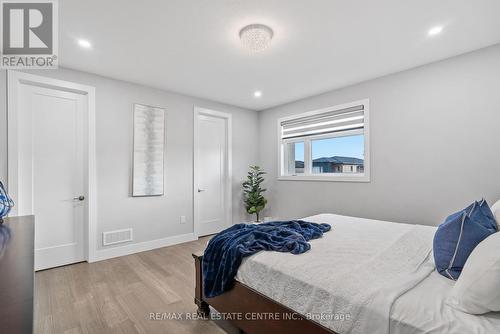 1337 Medway Park Drive, London, ON - Indoor Photo Showing Bedroom