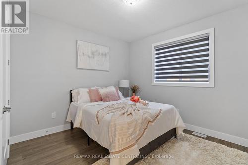 1337 Medway Park Drive, London, ON - Indoor Photo Showing Bedroom