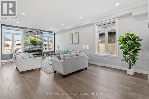 1337 Medway Park Drive, London, ON - Indoor Photo Showing Living Room