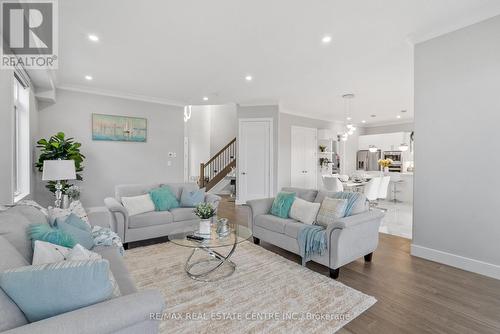 1337 Medway Park Drive, London, ON - Indoor Photo Showing Living Room