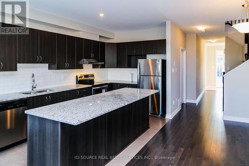 193 Kimpton Drive, Ottawa, ON - Indoor Photo Showing Kitchen With Stainless Steel Kitchen With Upgraded Kitchen