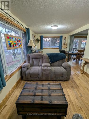 752 Stauffer Street, Huron-Kinloss, ON - Indoor Photo Showing Living Room