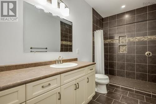 1 Mackinnon Court, Kentville, NS - Indoor Photo Showing Bathroom