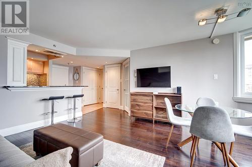 317 45 Vimy Avenue, Halifax, NS - Indoor Photo Showing Living Room