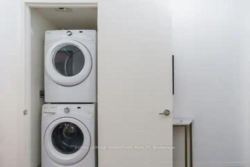 833-460 Adelaide St, Toronto, ON - Indoor Photo Showing Laundry Room