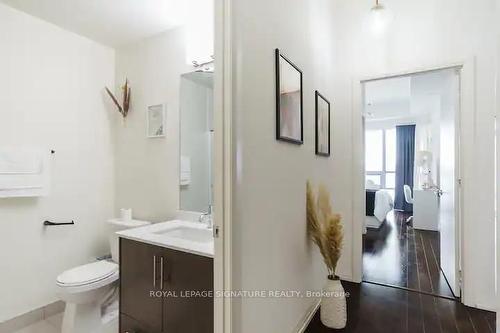 833-460 Adelaide St, Toronto, ON - Indoor Photo Showing Bathroom