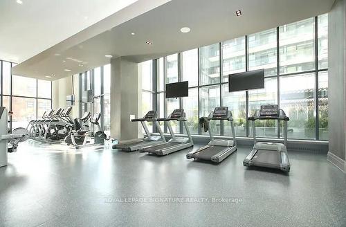 833-460 Adelaide St, Toronto, ON - Indoor Photo Showing Gym Room