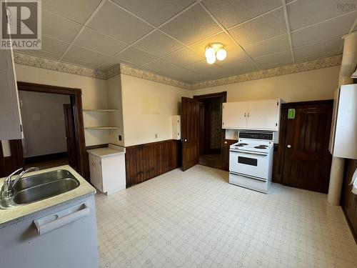 140 Pleasant Street, Truro, NS - Indoor Photo Showing Kitchen With Double Sink