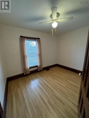 140 Pleasant Street, Truro, NS - Indoor Photo Showing Other Room