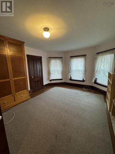 140 Pleasant Street, Truro, NS - Indoor Photo Showing Other Room