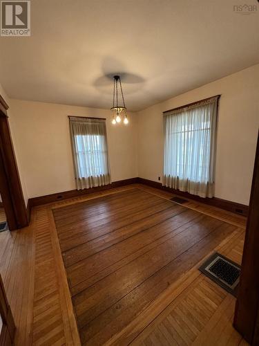 Living Room - 140 Pleasant Street, Truro, NS - Indoor Photo Showing Other Room