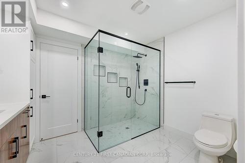 2120 Ironwood Road, London, ON - Indoor Photo Showing Bathroom