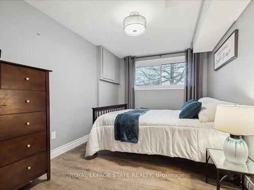 44 Birchcliffe Cres, Hamilton, ON - Indoor Photo Showing Bedroom