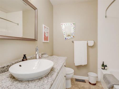 292 Memorial Cres South, Victoria, BC - Indoor Photo Showing Bathroom