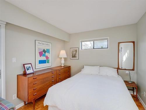 292 Memorial Cres South, Victoria, BC - Indoor Photo Showing Bedroom