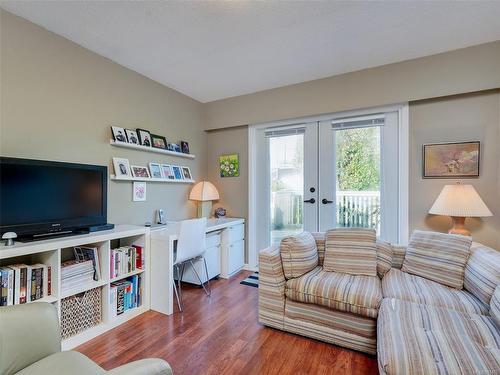 292 Memorial Cres South, Victoria, BC - Indoor Photo Showing Living Room